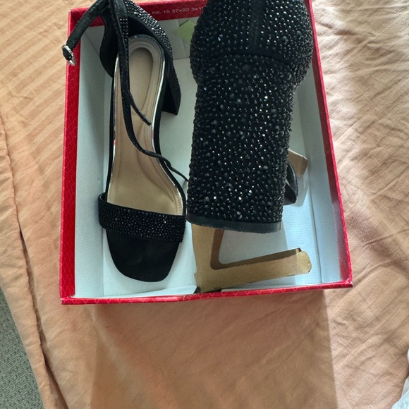 Elegant Black Women's Heels - Picture 1 of 2